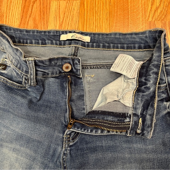 KanCan medium wash jeans Size 9/28, raw hem, 5 pockets. - Picture 5 of 13